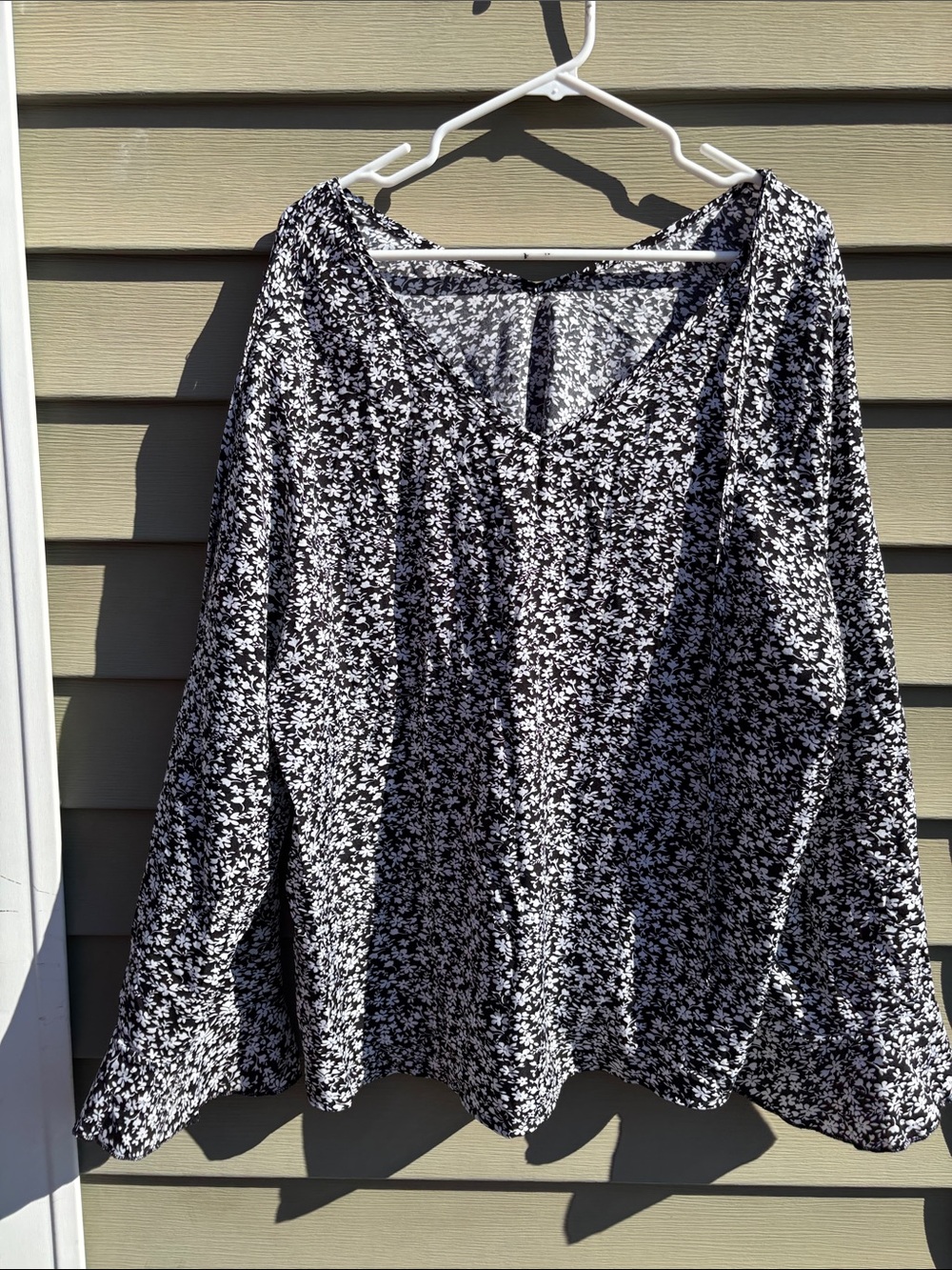 Black & White Floral V-Neck Women’s Blouse